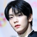 TXT・スビン、正統派ブラックスーツで魅了…気品あふれる佇まいでファンを虜に「これは反則」【PHOTO】