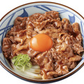 『焼きたて　牛すき釜玉うどん』（温）　並890円、大1,080円、得1,270円（税込）