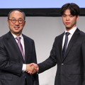 （左から）三菱電機・漆間啓CEO、燈・野呂侑希CEO【撮影／平木昌宏】