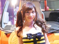 日野自動車ブース コンパニオン 桜井綾香さん(東京オートサロン2016)