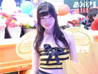 日野自動車ブース コンパニオン(東京オートサロン2016)