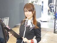 メルセデス・ベンツブース コンパニオン 百瀬美琴さん(東京オートサロン2016)