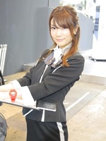 メルセデス・ベンツブース コンパニオン 百瀬美琴さん(東京オートサロン2016)