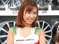MONZAブース コンパニオン(東京オートサロン2016)