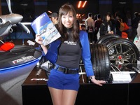 FALKENブース コンパニオン(東京オートサロン2016)