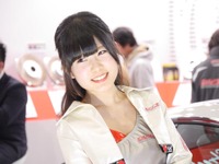 DIXCELブース コンパニオン(東京オートサロン2016)