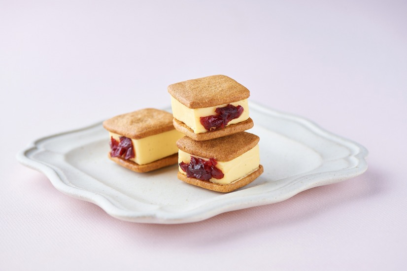 ひとくちサイズのバターサンド塩バニラブランデークランベリー　321円（税込）