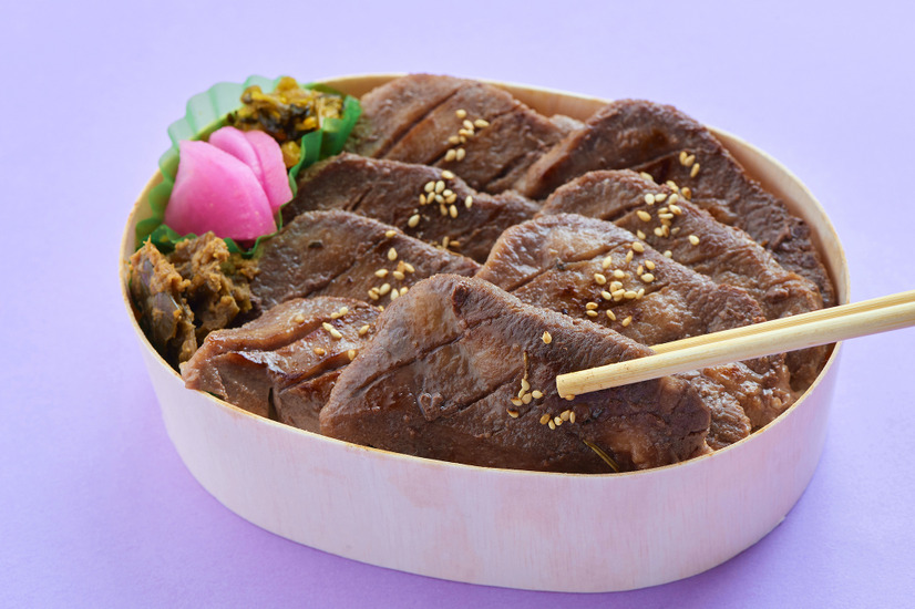 塩糀熟成厚切り牛たんわっぱ　2,800円（税込）