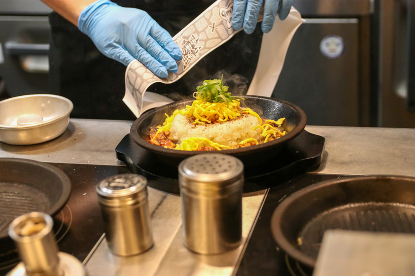 「うな玉 ペッパーライス」【撮影：平木昌宏】