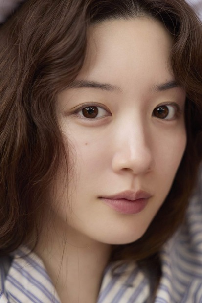 永野芽郁 フォトブック&スタイルブック スペシャルBOX「MAGNOLIE」©️SDP（撮影：伊藤彰紀（フォトブック）／熊木優（スタイルブック））