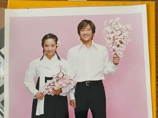 突然この世を去ったトップ女優の姉や、元巨人軍の義兄と同じ“39歳”で…韓国の俳優兼歌手、16周忌