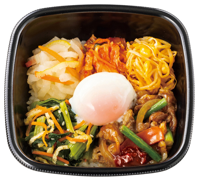 まぜて旨辛！ 温玉付き焼肉ビビンバ　760円