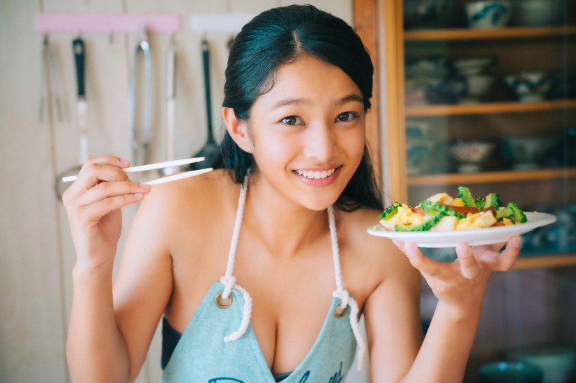 虹咲カリナ1stイメージDVD『雨上がり！１８歳！！』