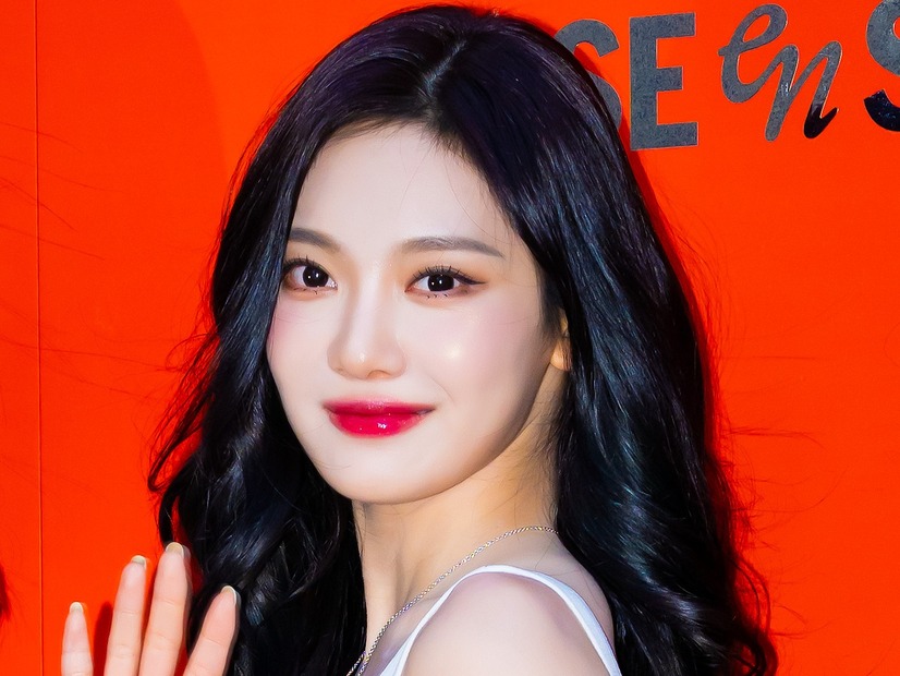 えっ、布がない…？aespa・ニンニン、後ろ姿が衝撃の“大胆衣装”で視線強奪「ヤバイ」「あかーん！」