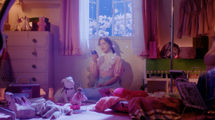 白石麻衣「プレモルの缶が金から紺に変わるころ」ミュージックビデオ