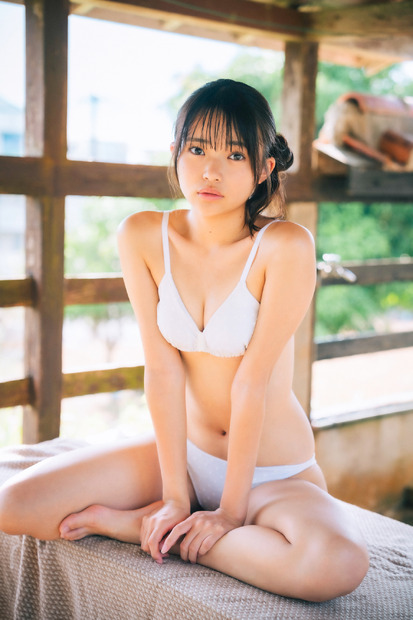 小森香乃1stDVD「純白の17歳」（リバプール）