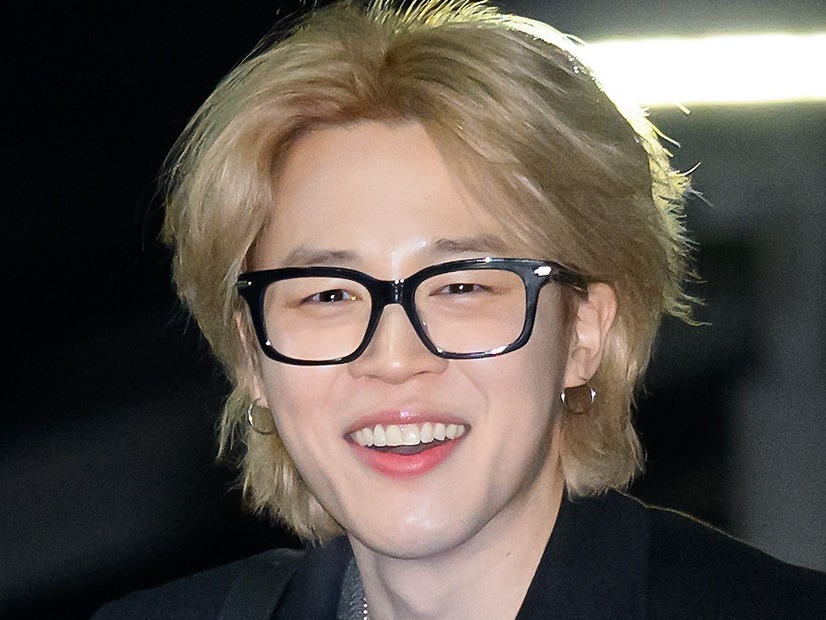 BTS・JIMIN、劇場をお忍び訪問！『プデュ』出身親友のミュージカルデビューの応援に駆け付ける