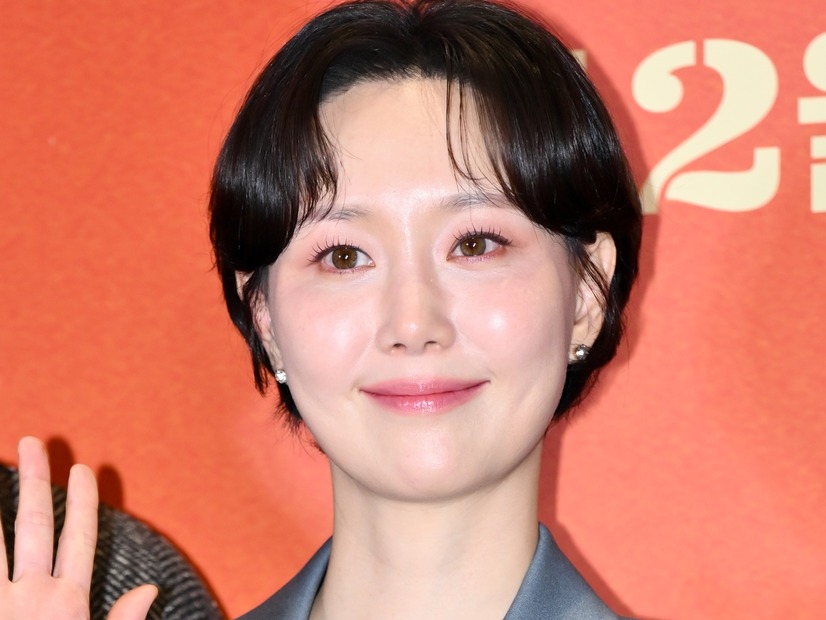 恋人との死別も経験…『プロボノ』女優イ・ユヨン、第2子妊娠を発表！長女＆夫との家族写真公開