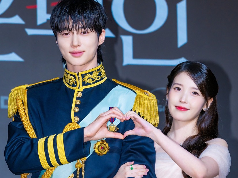 ビョン・ウソク、ドラマ『21世紀の大君夫人』で共演のIUとの“特別な関係”を明かす「実はこれまで…」