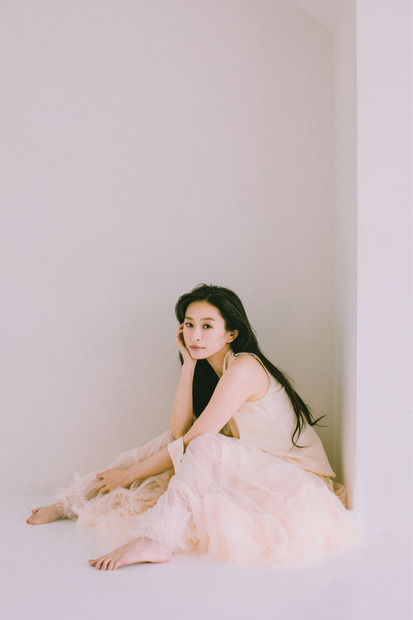 島袋寛子、デビュー30周年記念の新ビジュアル公開＆SNS開設！