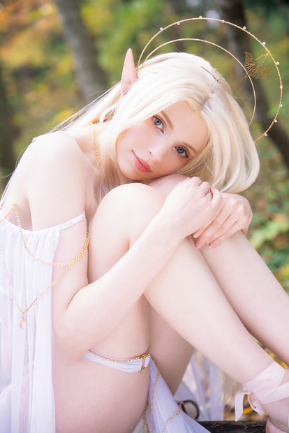 「ソフィー ファースト写真集 elfish」撮影：根本好伸　発行：玄光社