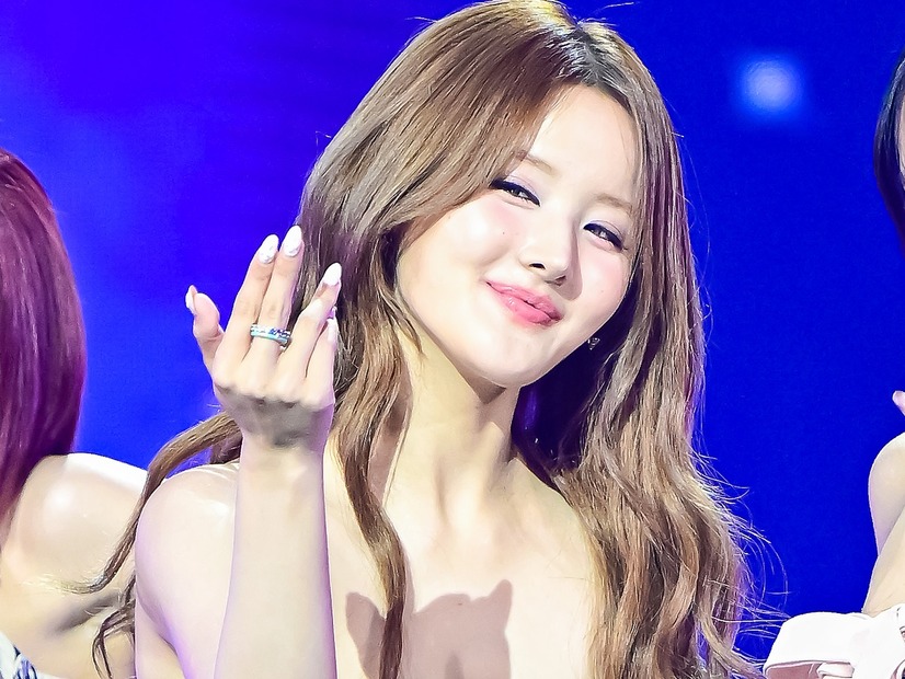 耐えられてる…？ベル、危ういほどの“細ストラップ”で際立つボリューム感「わあすごい！」