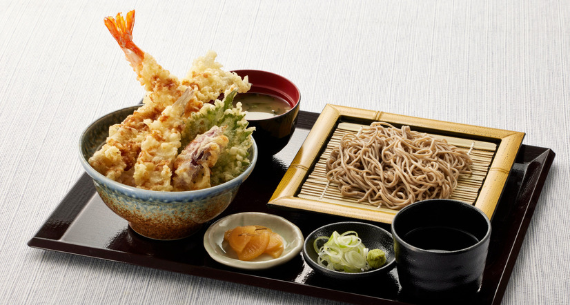 「初夏ご馳走天丼 （小）藪そばセット（みそ汁付）」セット価格　2,040円（税込）