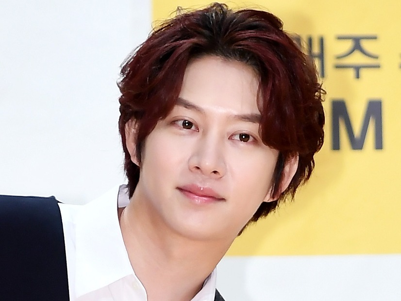 交通事故で障がい認定も…“TWICE・モモの元カレ”ヒチョル、20年ぶりの運転に挑戦！ポンコツぶりにスタジオ爆笑