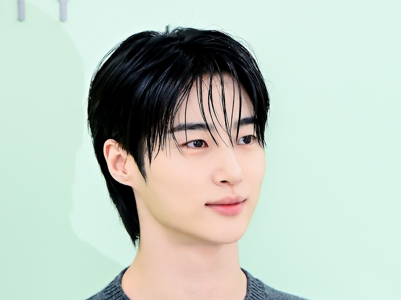 「見た目は国宝級なのに、演技はロボットだ」 ビョン・ウソク『21世紀の大君夫人』で噴き出した“演技力”不安