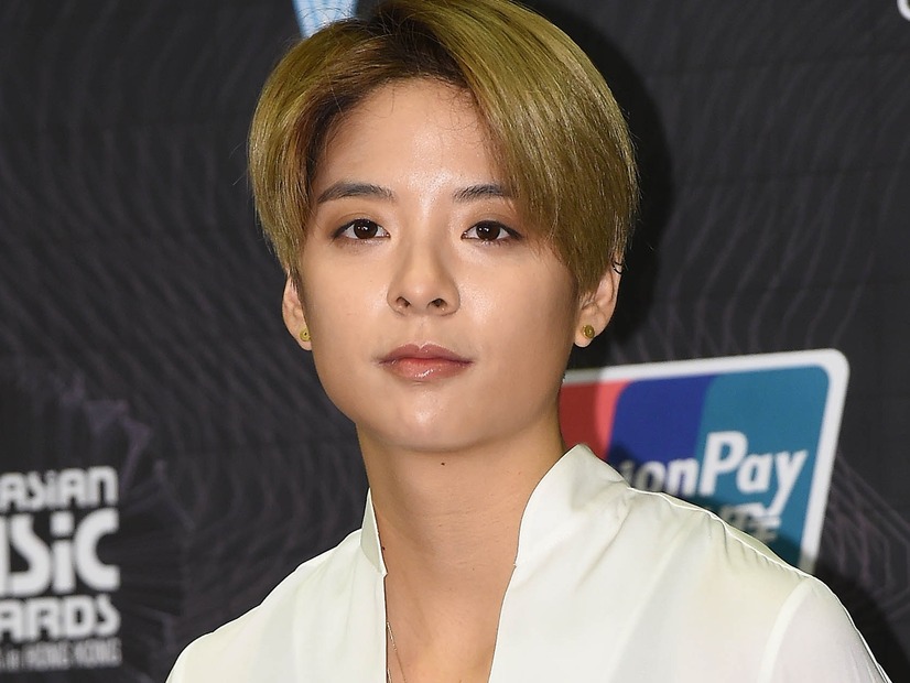 腕にはタトゥーがびっしり…元K-POPアイドル、LAでの近況が話題　SMエンタ退所後の現在に注目