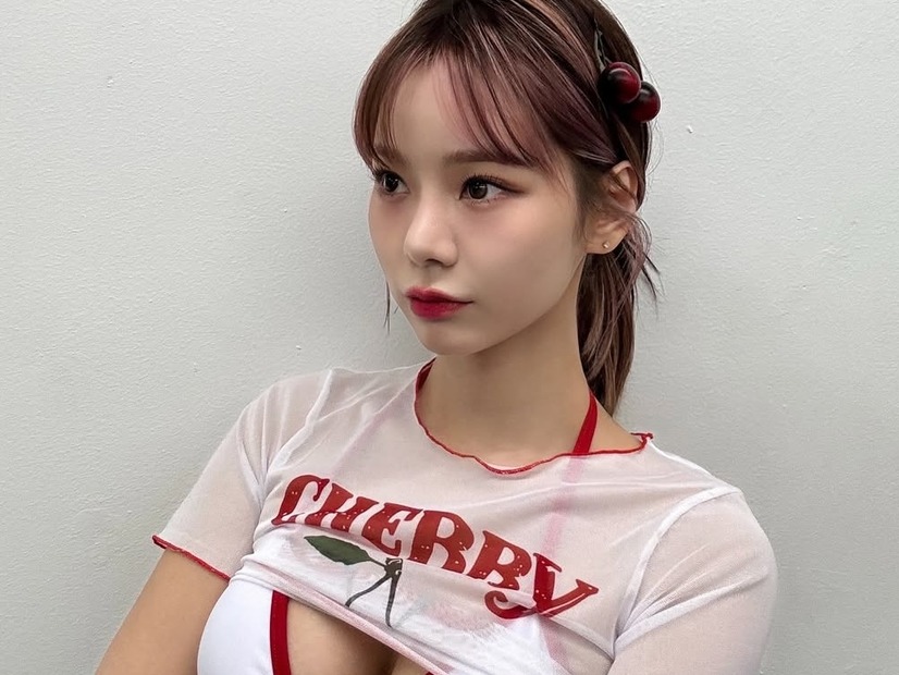 ポロリ危機も？韓国で“最もグラマラスな芸人”、DM殺到したビキニ写真の裏側公開「わざと下部を…」