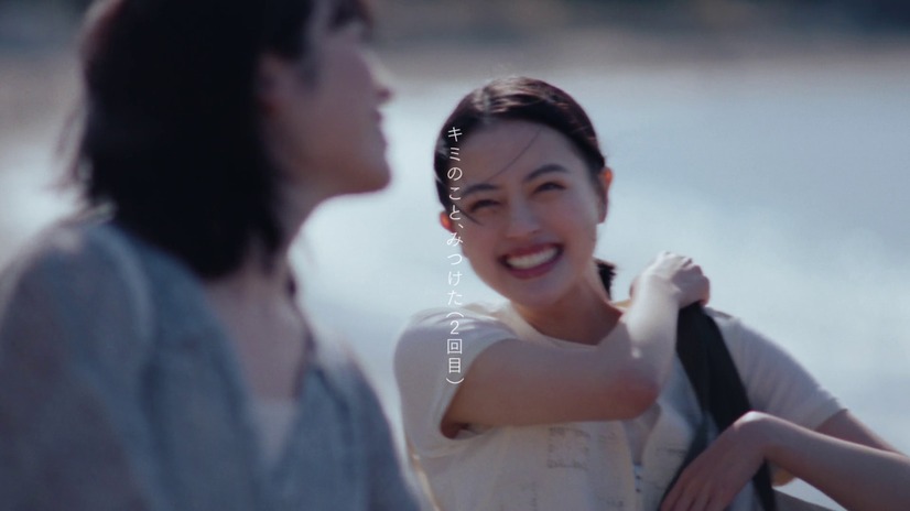 上坂樹里が「niko and ...」新CMキャラクターに就任！海辺で描く「2回目の出会い」