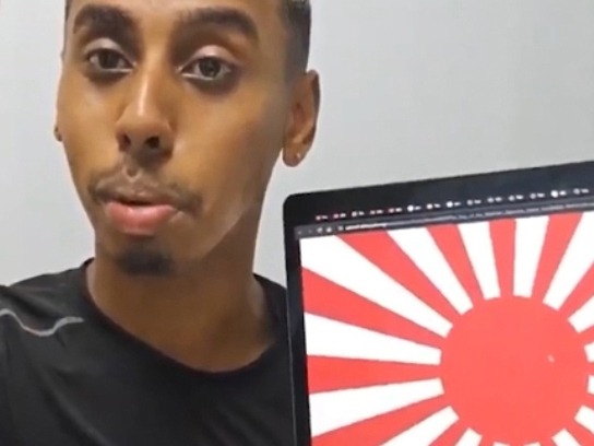 「BTSに平手打ち」発言に“慰安婦像”にキス　日本でも物議醸したジョニー・ソマリ、韓国で一審実刑判決