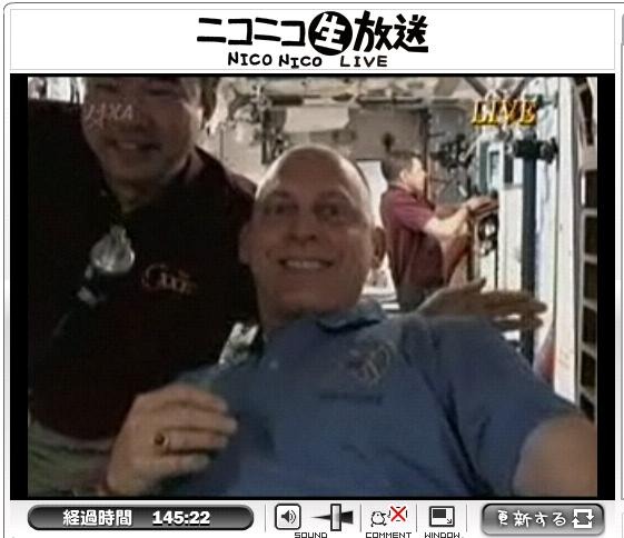 出迎える野口聡一飛行士