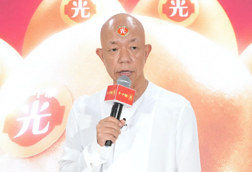 小峠英二【撮影：小宮山あきの】
