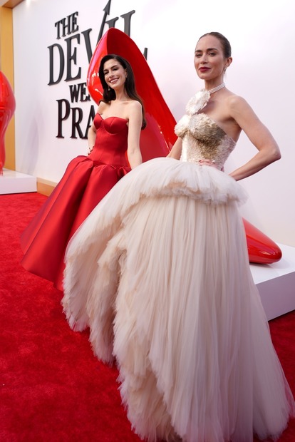 【Anne Hathaway and Emily Blunt】Photo by TheStewartofNY／Getty Images for 20th Century Studios／Getty Images for Disney