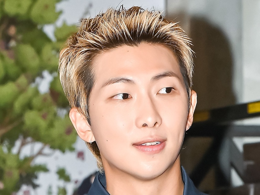 来日中に警備員の注意を無視して…BTS・RMの“文春砲”に韓国メディアも注目 禁煙区域で喫煙か