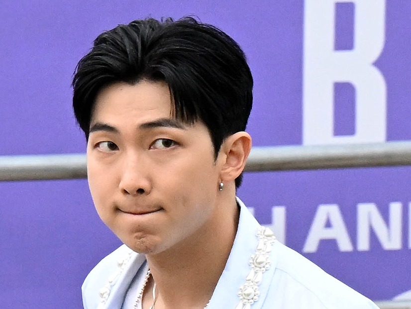 BTSを執拗に追った『文春』への疑問も…RMのタバコポイ捨て疑惑、2つの争点【韓国記者の視点】