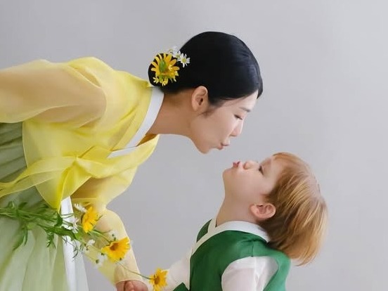 西洋男性の精子提供で出産し“自発的非婚母”に　韓国タレントの藤田小百合、ついに結婚？