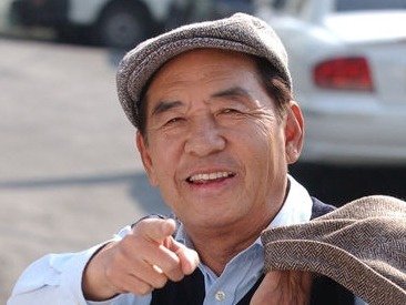 「役者は舞台で死ぬべきだ」3度の脳梗塞を乗り越えた韓国名優の15回忌、後進の育成にも注力