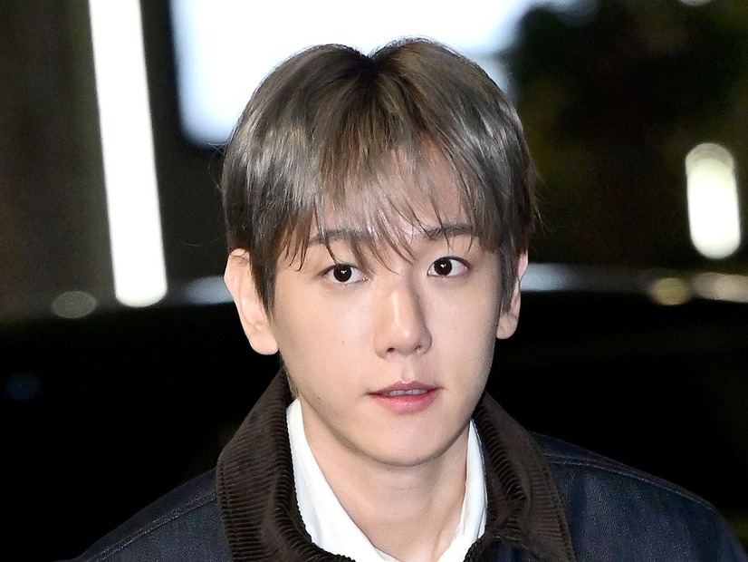 グループには戻れず、移籍先とも対立…EXO・ベクヒョン、授賞式でファンに「これからも一緒に」