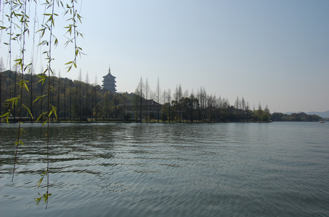 2006年に中国の国家AAAAA級旅行景区に指定された西湖は、杭州の代表的な観光スポット