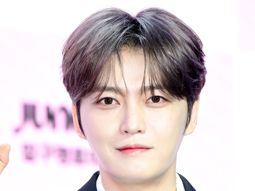 ジェジュン、洗練されたスーツ姿で“マスターオーラ”放つ！新番組に自信「最も独特」