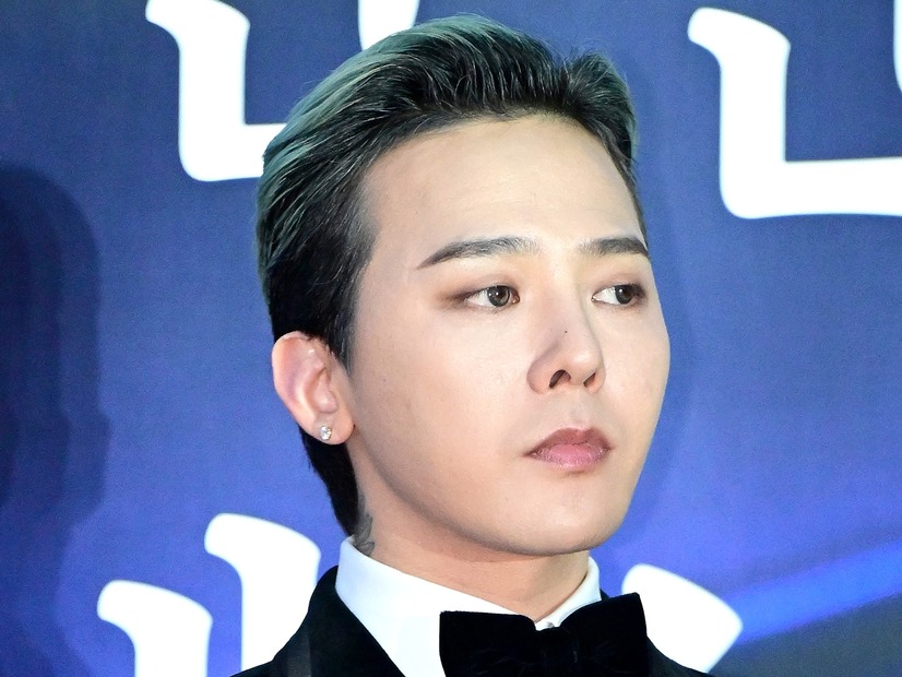 G-DRAGON、黒人を侮辱する表現が書かれた衣装に批判殺到…事務所が謝罪「検討の重要性を再認識」