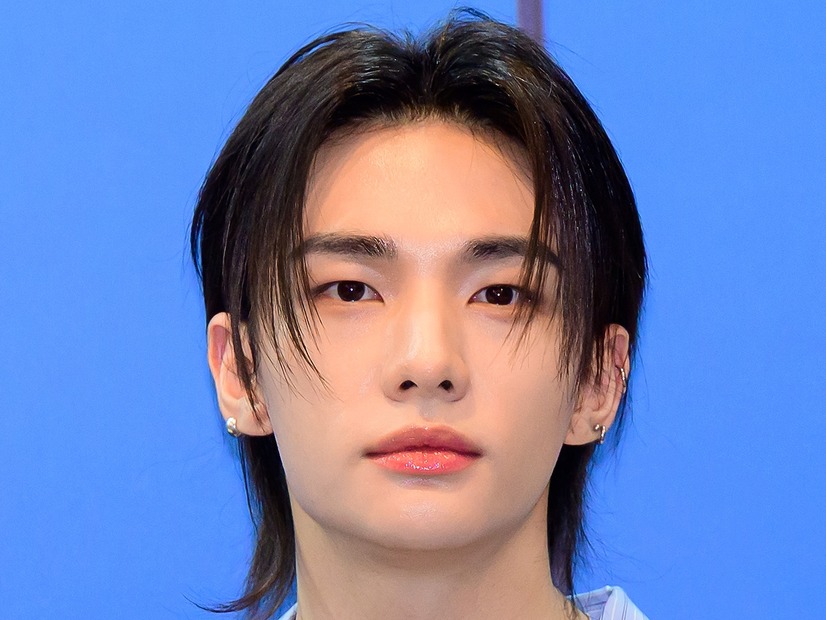 「見惚れてしまう」Stray Kids・ヒョンジン、無造作な長い黒髪で見せた色気に反響続々