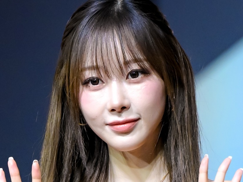 背骨が浮かび「また痩せた？」の声…aespa・ジゼル、“激細ボディ”際立つ肌見せ衣装に反響