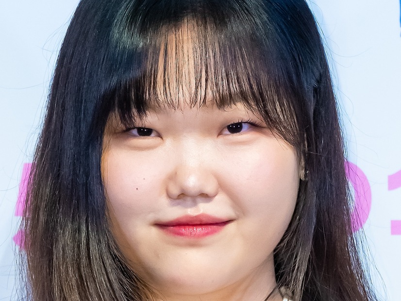 “肥満治療薬”疑惑に悔しさを吐露したことも…兄と活動中の韓国女性歌手、激ヤセビジュ改めて注目