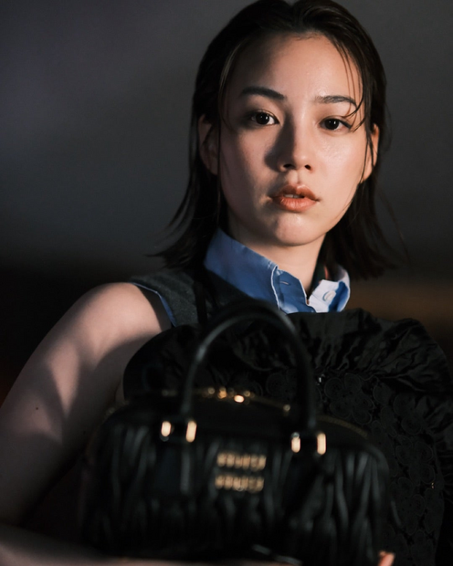 のん、洗練されたmiumiuコーデ披露！「やっとお会いできた」齋藤飛鳥とのツーショットも公開