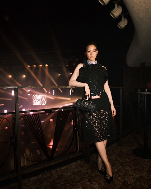 のん、洗練されたmiumiuコーデ披露！「やっとお会いできた」齋藤飛鳥とのツーショットも公開