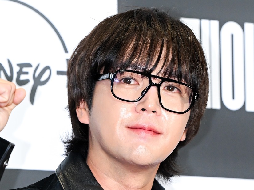 チャン・グンソク、映画界の巨匠を前に自慢のトーク力で笑顔届ける！唯一無二のオーラで圧倒